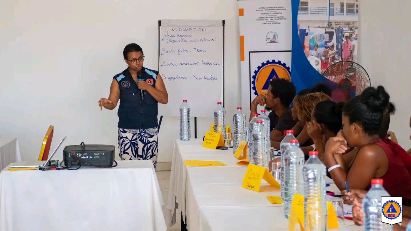 MAHAJANGA – 20 JEUNES BENEFICIENT D’UNE FORMATION SPECIFIQUE SUR LA GESTION DES RISQUES ET DES CATASTROPHES