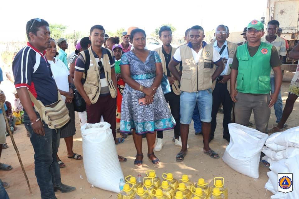 BNGRC-CARAVANE HUMANITAIRE : KAOMININA 30 NO NISITRAKA NY FANAMPIANA HO AN'NY DISTRIKAN'I SAKARAHA SY TOLIARY II.