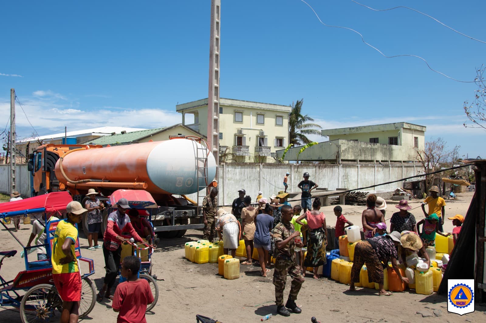 URGENCE EAU POTABLE : LE BNGRC SOUTIENT LES HABITANTS DU FOKONTANY DÉPÔT ANALAKINININA