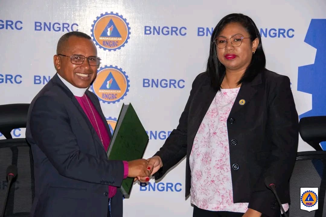 CÉRÉMONIE DE SIGNATURE DE PARTENARIAT ENTRE LE BNGRC ET LE CENTRE FLM