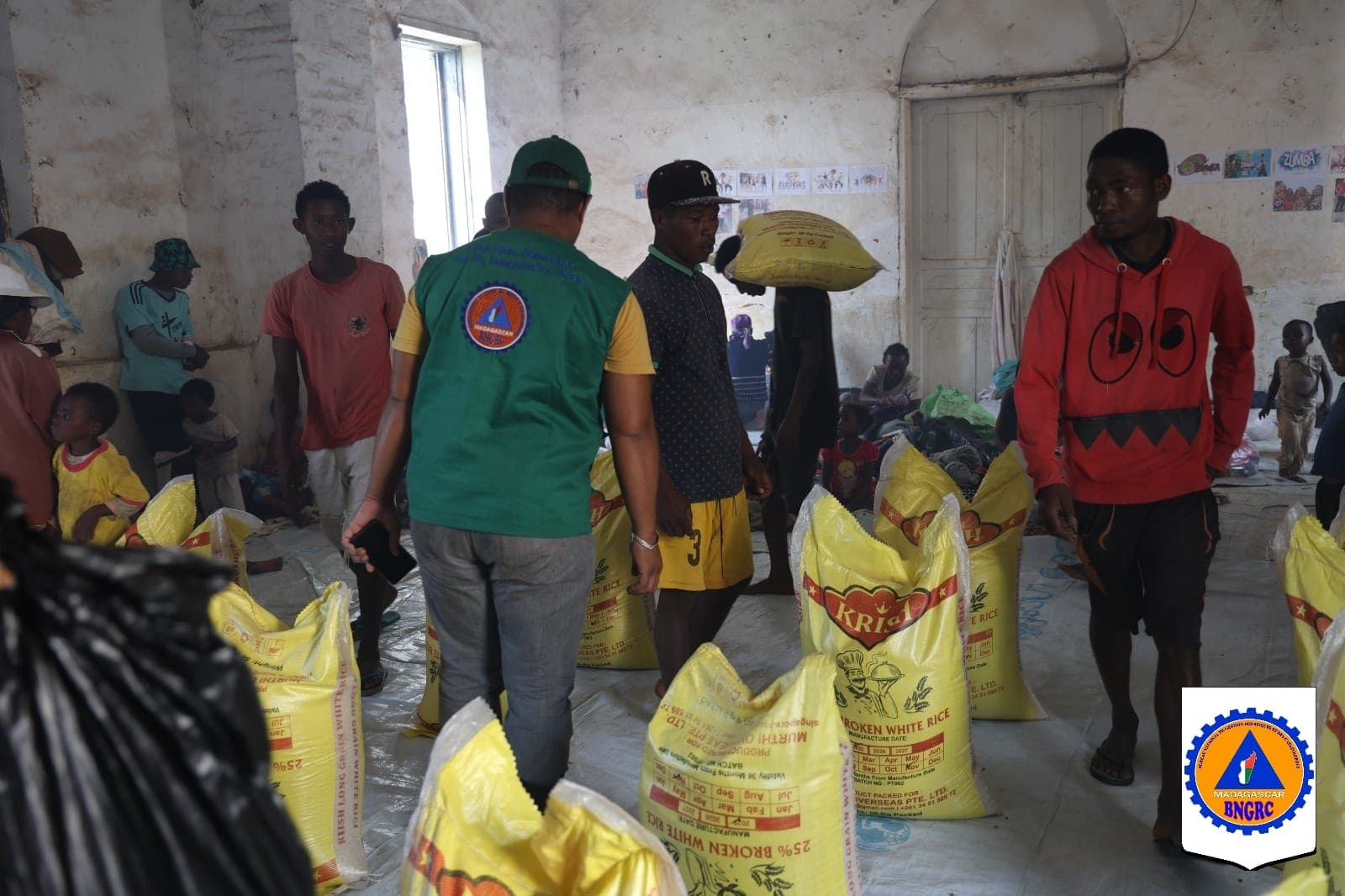 CYCLONE GEZANI : INTERVENTION RAPIDE DES AUTORITÉS APRÈS LE PASSAGE DU CYCLONE DANS LE DISTRICT D’AMBATONDRAZAKA – RÉGION ALAOTRA MANGORO