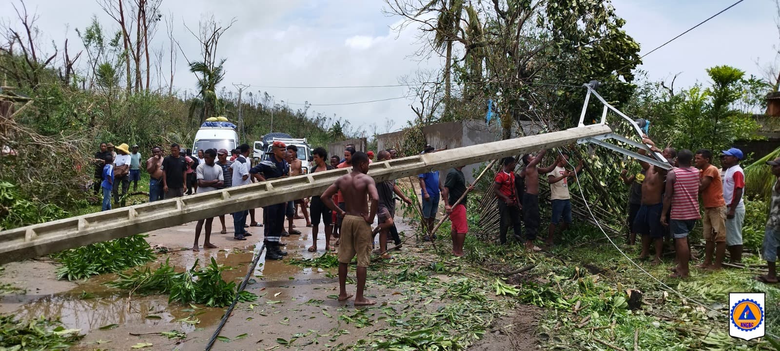 TAMATAVE – FÉNÉRIVE EST : LA CIRCULATION RÉTABLIE GRÂCE À UNE INTERVENTION EXEMPLAIRE