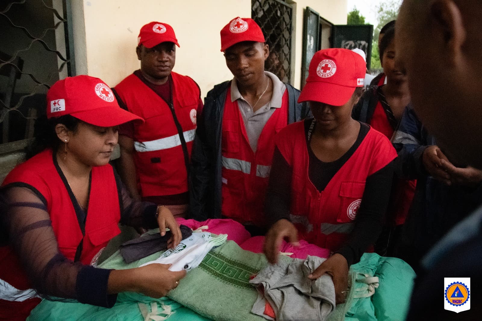CYCLONE GEZANI : DISTRIBUTION DE KITS DE DIGNITÉ POUR LES FEMMES DÉPLACÉES À ANALANJIROFO