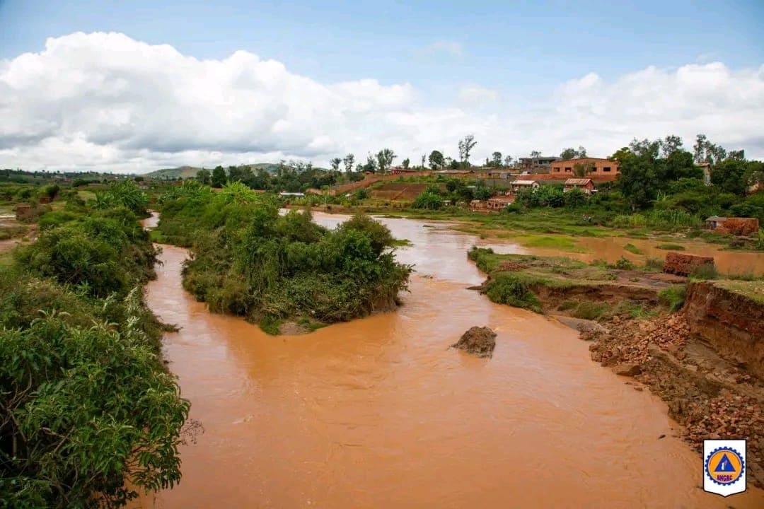 EFFONDREMENT DES DIGUES DE LA RIVIÈRE IMAMBA DANS LA RÉGION D’ANTANANARIVO AVARADRANO