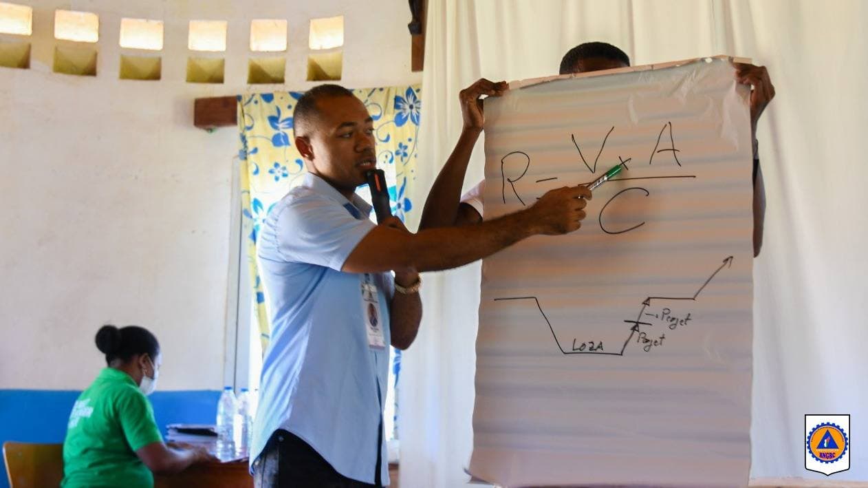 LE BNGRC RENFORCE L’ALERTE PRÉCOCE POUR MIEUX PROTÉGER LES COMMUNAUTÉS DU SUD-EST DE MADAGASCAR