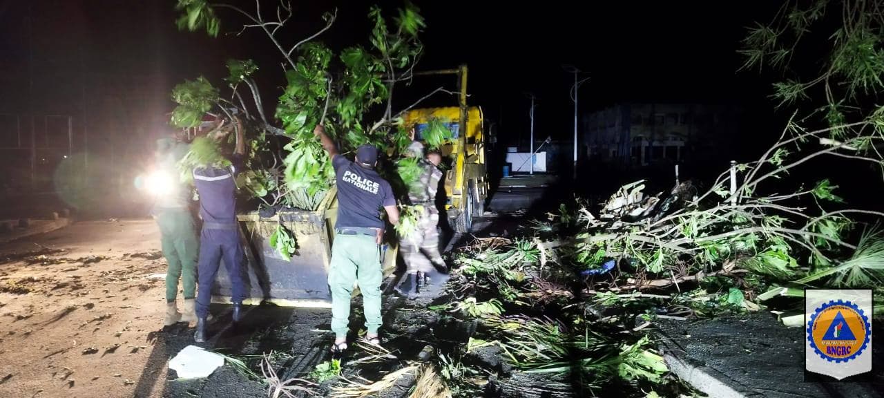 CYCLONE GEZANI : POURSUITE DES OPÉRATIONS DE NETTOYAGE ET LANCEMENT DES DISTRIBUTIONS D’AIDES D’URGENCE À TOAMASINA