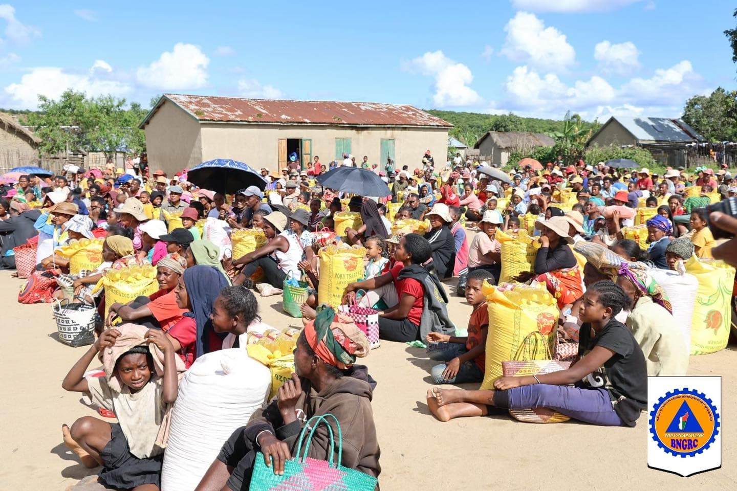 CYCLONE GEZANI : LE GOUVERNEMENT ET LE BNGRC AU CHEVET DES SINISTRÉS A ALAOTRA MANGORO