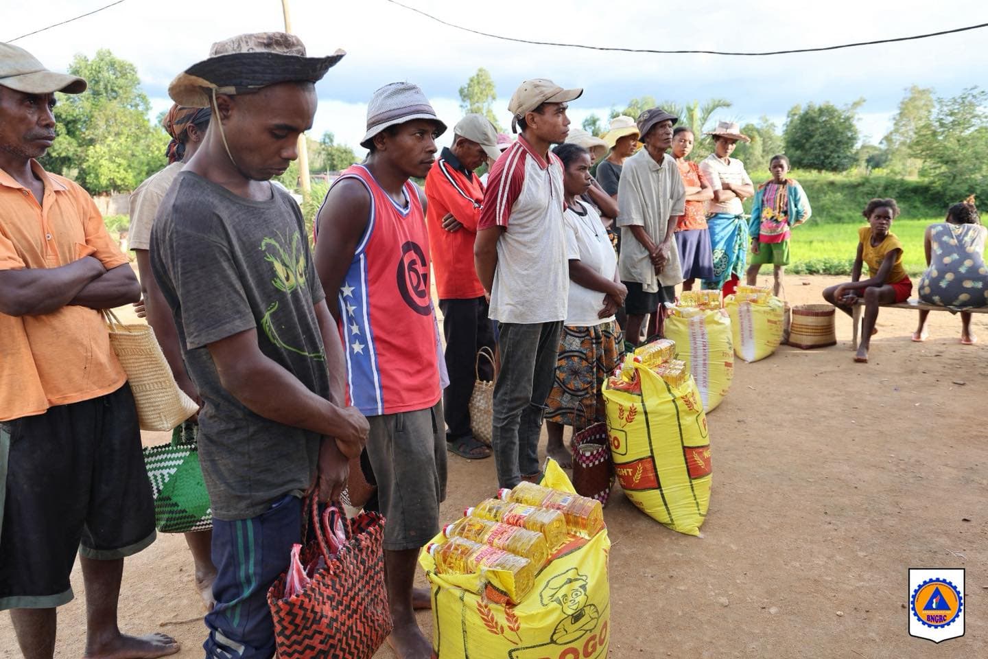 CYCLONE GEZANI : LE GOUVERNEMENT AUX CÔTÉS DES SINISTRÉS À AMBOHIRIBOROMANGA, ALAOTRA MANGORO