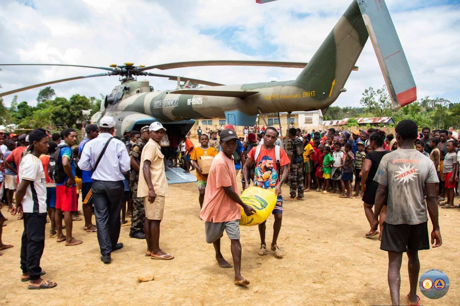 DÉPLOIEMENT DES MOYENS LOGISTIQUES RUSSES À TOAMASINA POUR LE SECOURS DES SINISTRÉS