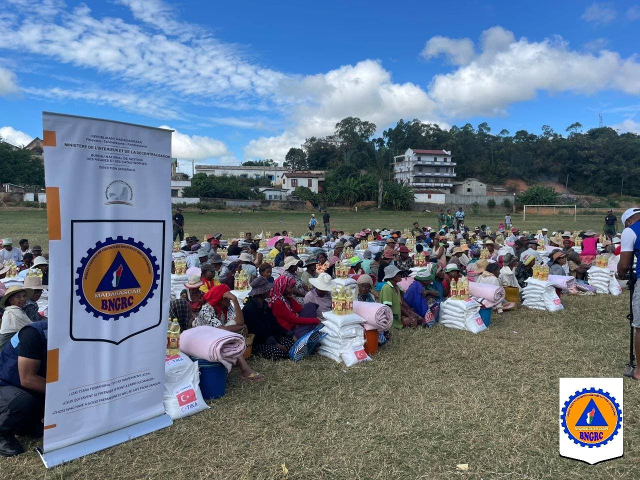 CARAVANE HUMANITAIRE : 1 075 MÉNAGES SOUTENUS DANS LES COMMUNES D’AMPARAFARAVOLA, ANORORO ET VOHITSARA