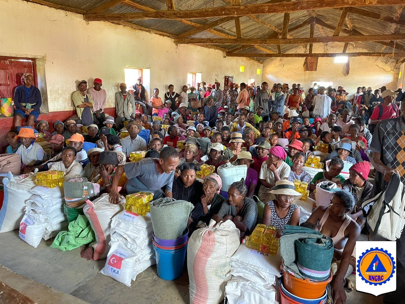 CARAVANE HUMANITAIRE : APPUI À 450 MÉNAGES DANS LA COMMUNE RURALE D’AMBODITANDROROHO