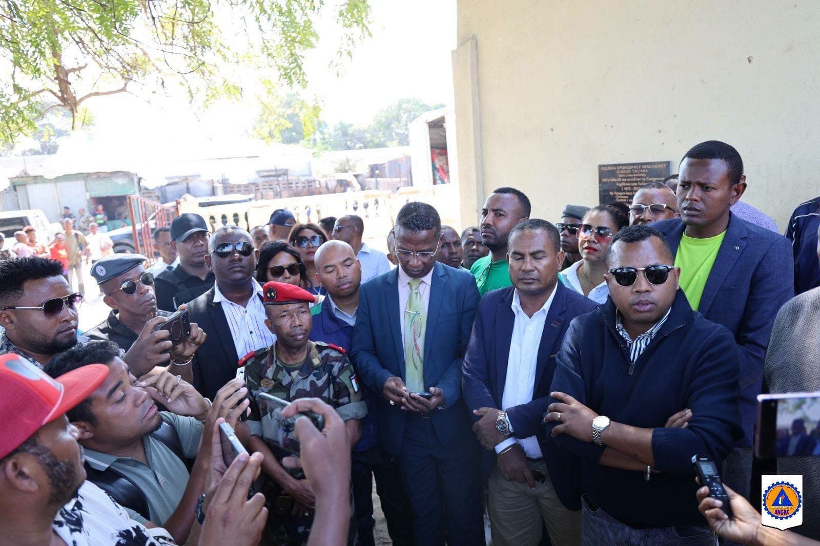 INCENDIE À ANKILIFALY – TOLIARA : LE GOUVERNEMENT APPORTE UNE AIDE D’URGENCE AUX 103 PERSONNES SINISTRÉES