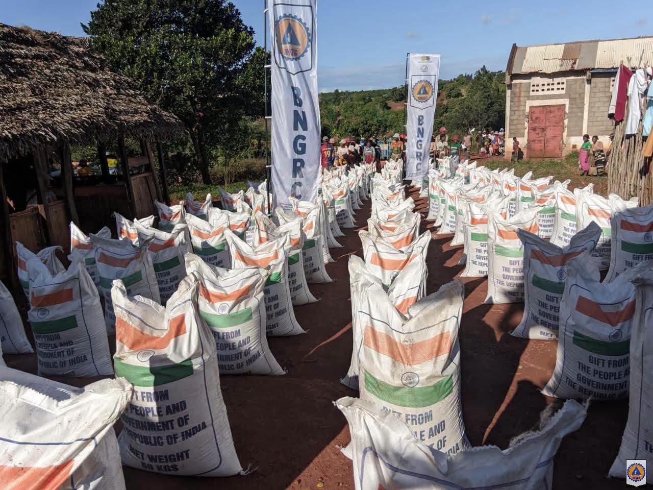 VONJE LONGO II : DEUX COMMUNES DU DISTRICT DE FARAFANGANA BÉNÉFICIENT DE L’AIDE ALIMENTAIRE DU GOUVERNEMENT