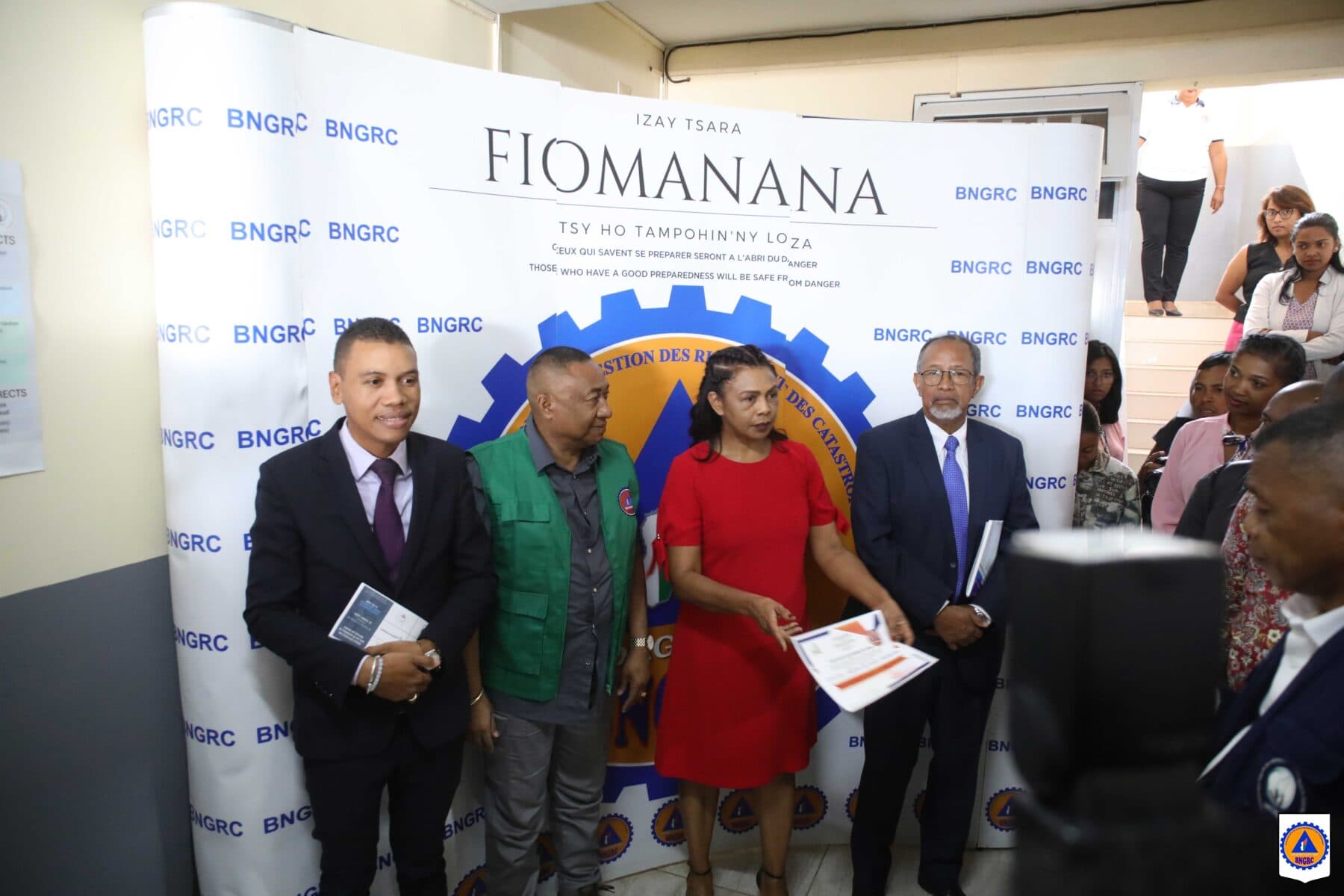 CÉRÉMONIE DE REMISE DE DON DE LA BANQUE MONDIALE AU BNGRC DANS LE CADRE DU PROJET MIONJO