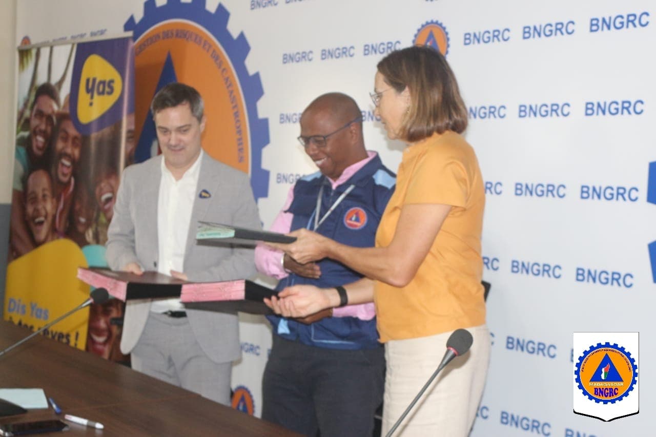 SIGNATURE DE PROTOCOLE D'ACCORD TRIPARTITE ENTRE LE BNGRC, LA PSHP ET YAS MADAGASCAR | UN PARTENARIAT STRATÉGIQUE RENFORCÉ AU SERVICE DE LA GESTION DES RISQUES ET DES CATASTROPHES